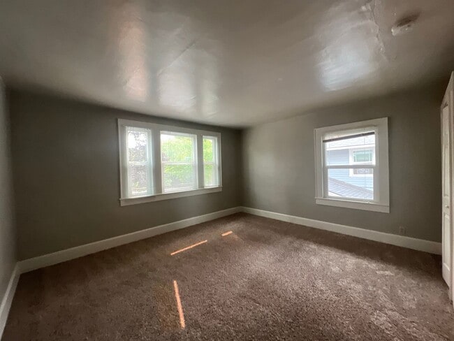 Building Photo - 1908al