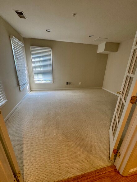 Building Photo - 503 Casey Ln