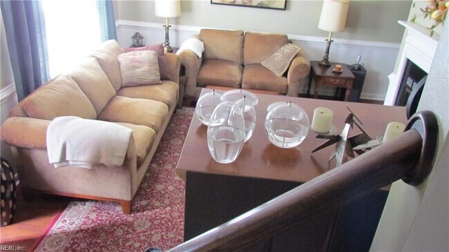 Building Photo - 350 San Roman Dr