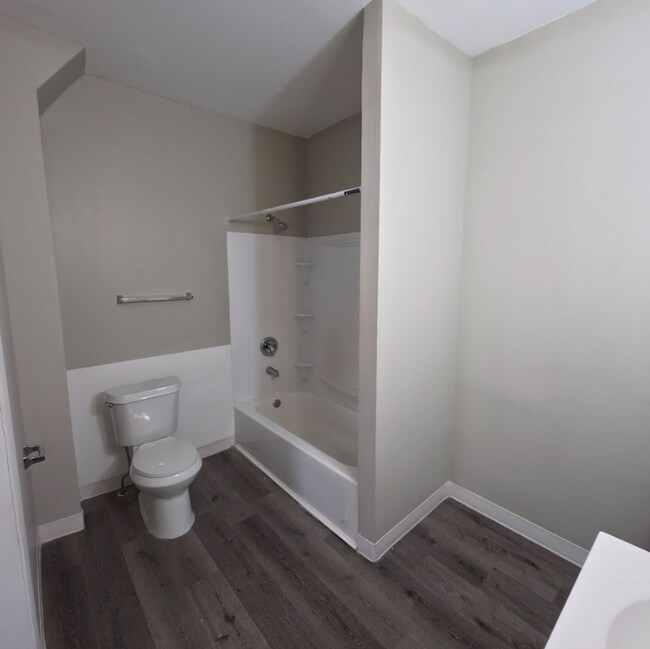 Building Photo - FS 1308-1310 Buhrer Avenue