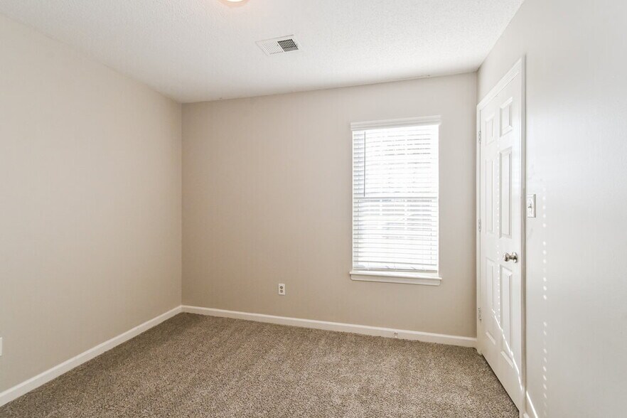 Building Photo - 7605 Caitlynn Cir S