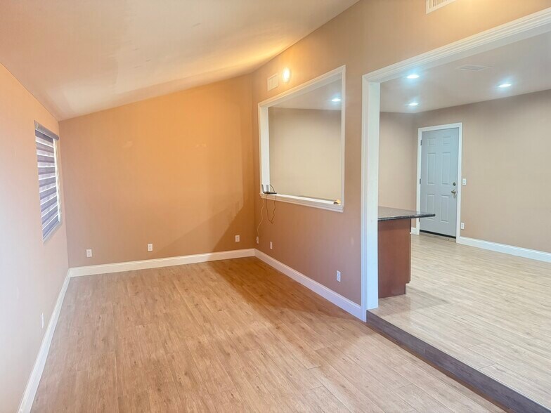 Building Photo - 3488 Riverside Dr