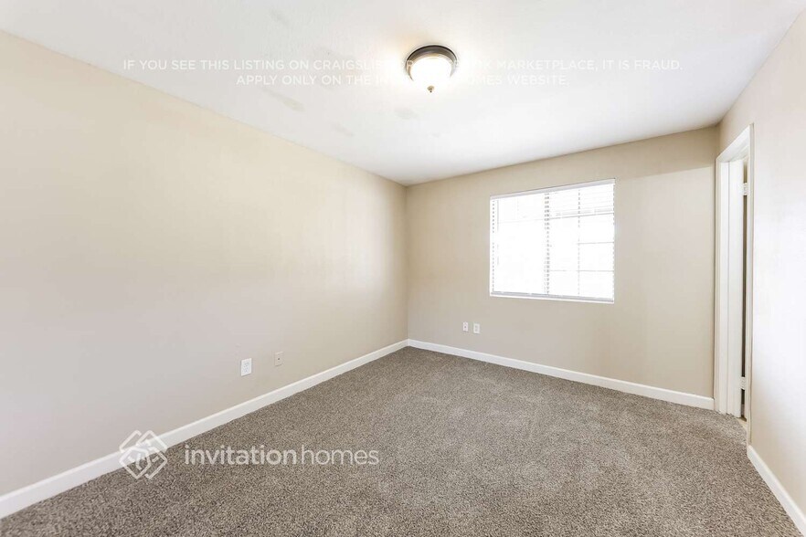 Building Photo - 3643 E Surrey Ave