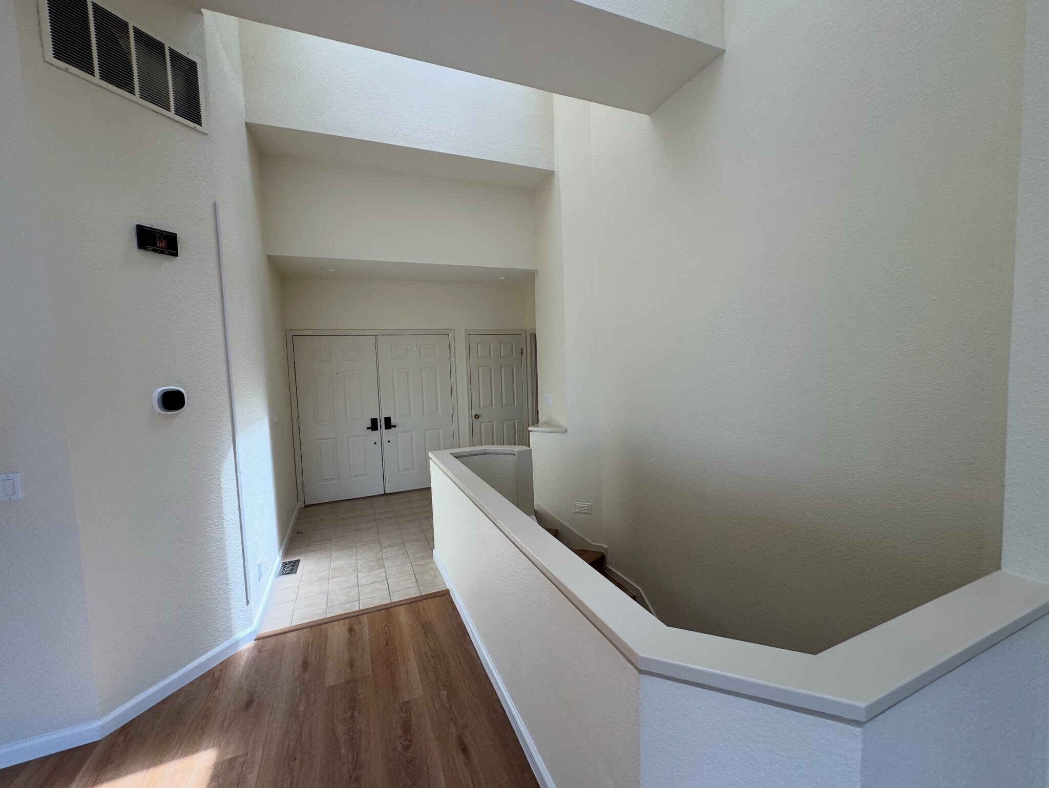 Building Photo - 6120 Lakeview Cir