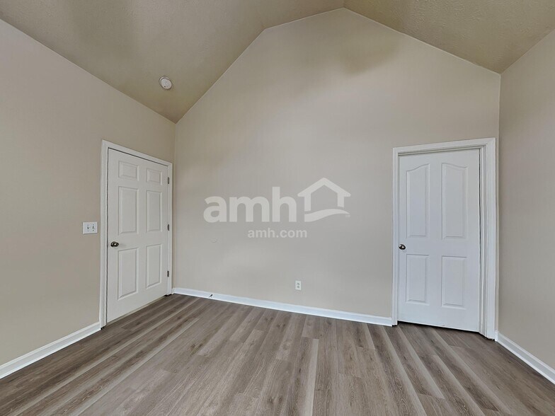 Building Photo - 403 Wooded Valley Ct