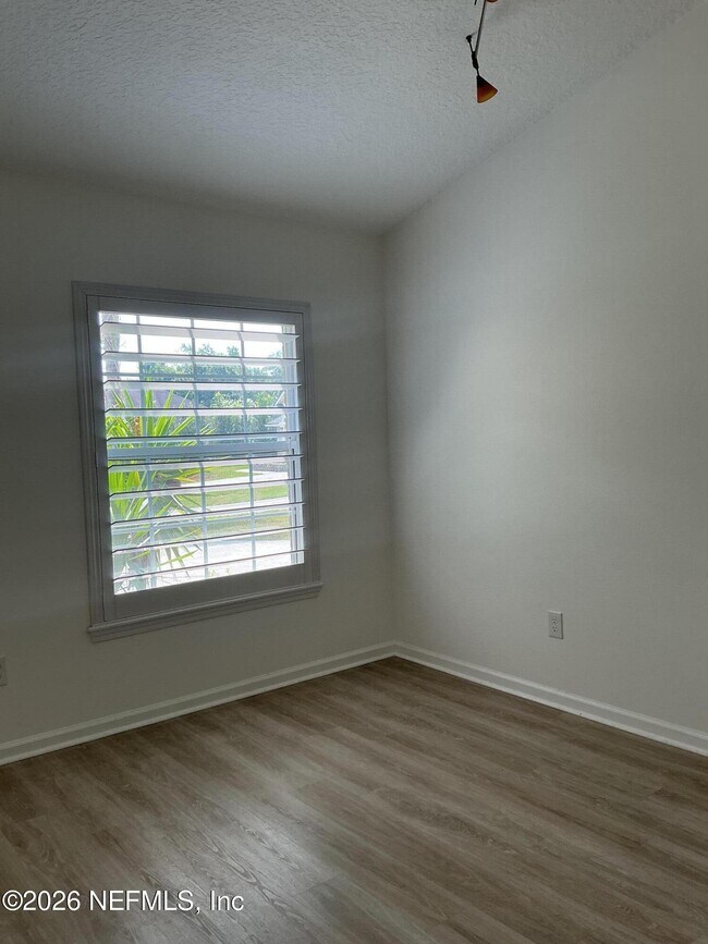 Building Photo - 12335 Vine Maple Way