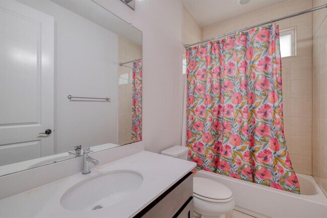 Building Photo - 14921 Iveans Way