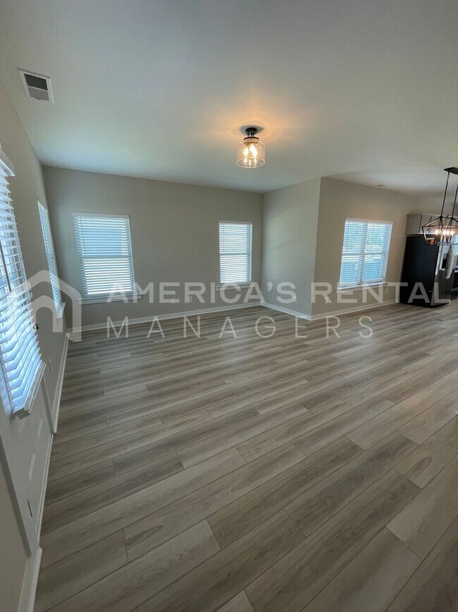 Building Photo - Home for Rent in Jasper, AL!!! Available to View Now!!!  DEPOSIT VIEWING!!
