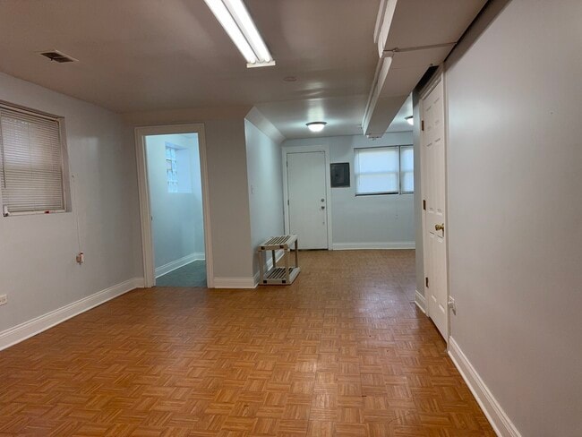 Building Photo - 9013 S Kingston Ave