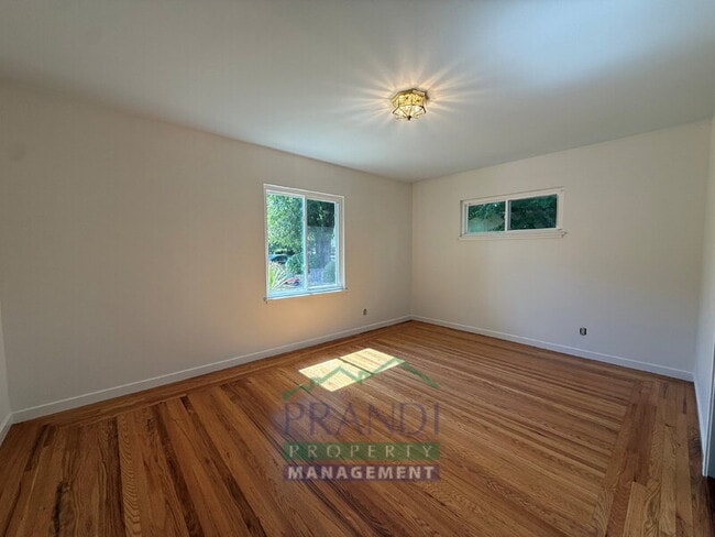 Building Photo - 312 Las Flores Ave