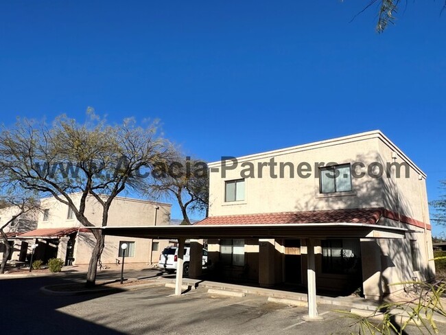 Building Photo - Two Bedroom in Oak Flower Neighborhood