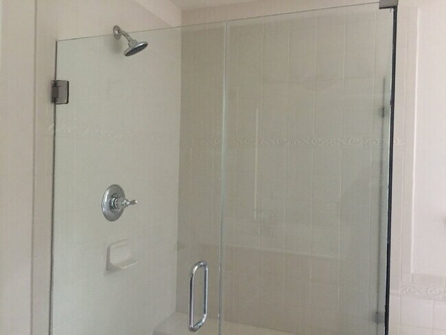 Building Photo - Spacious 4-Bedroom Richmond Retreat with 2.5 Baths on Laroux Avenue – 3,286 Sq. Ft. of Comfortabl...