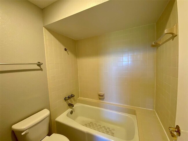 Building Photo - 4711 Spicewood Springs Rd