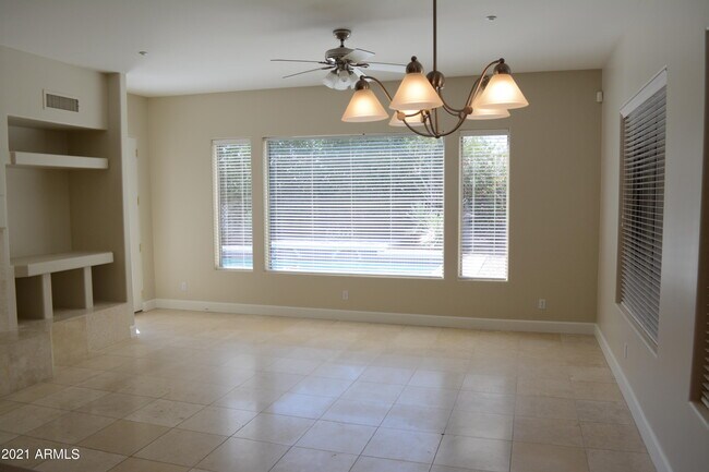 Building Photo - 7637 E Calle De Las Brisas