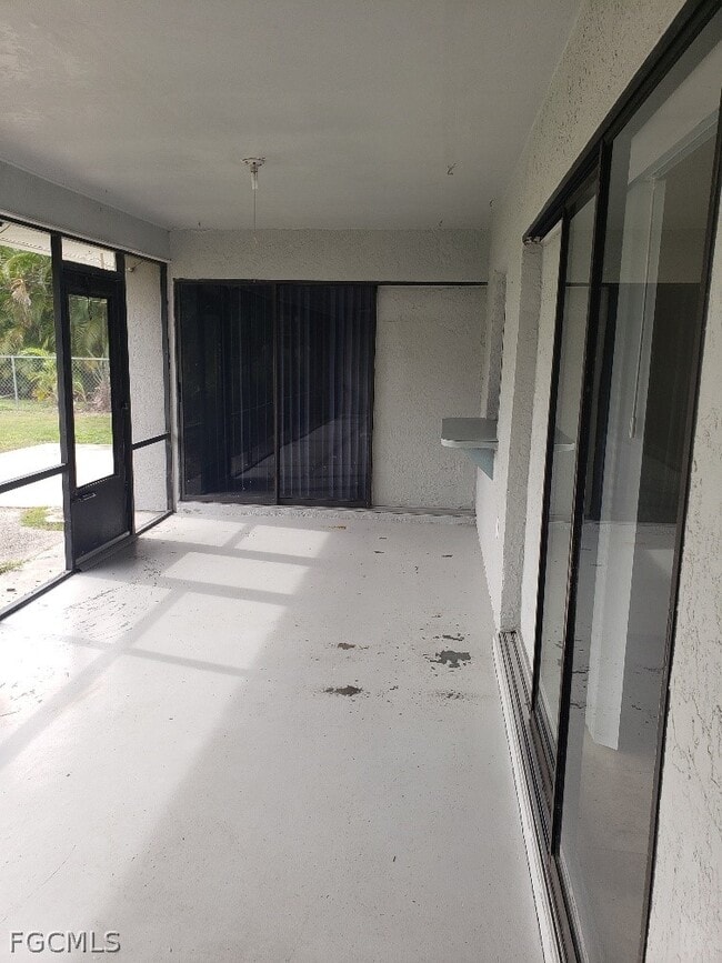 Building Photo - 1024 SE 25th Terrace