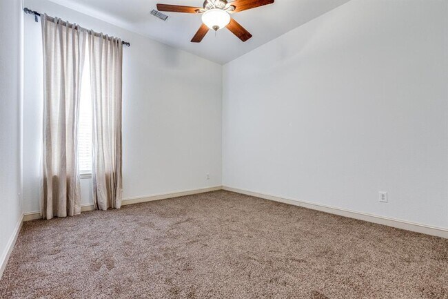Building Photo - 7701 Thistledown Dr