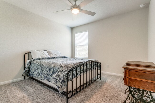 Building Photo - Beautiful Modern 2 story home!