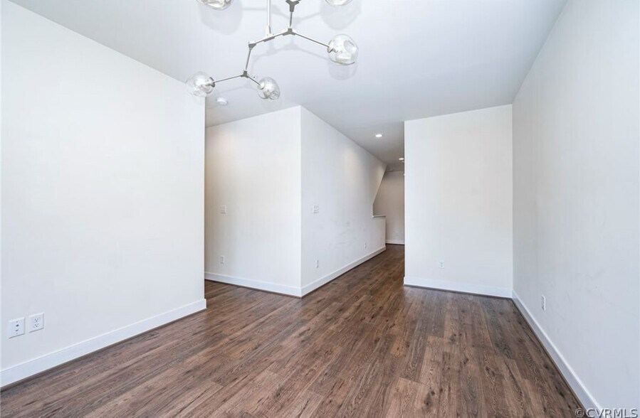 Loft style living space on 2nd floor - 2008 Libbie Lake West St