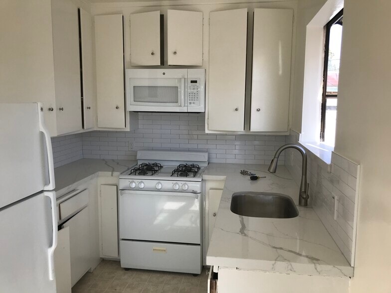 New kitchen - 2109 Shell Ave