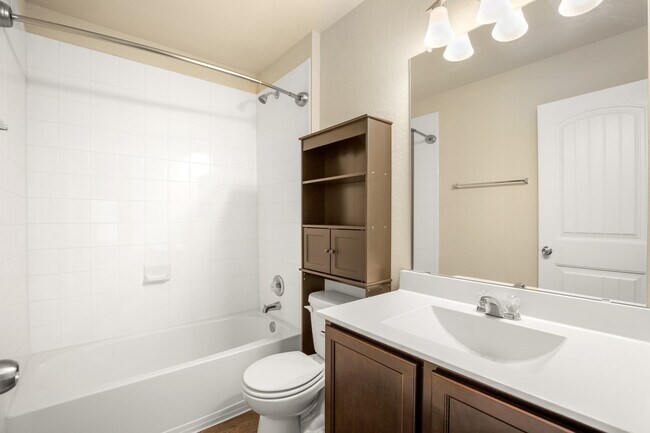 Building Photo - Comfortable 3BR / 2BA Home with Island Kitchen & Private Backyard