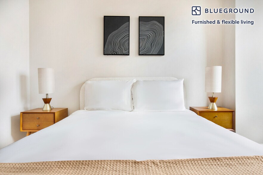 Building Photo - 300 N Canal St