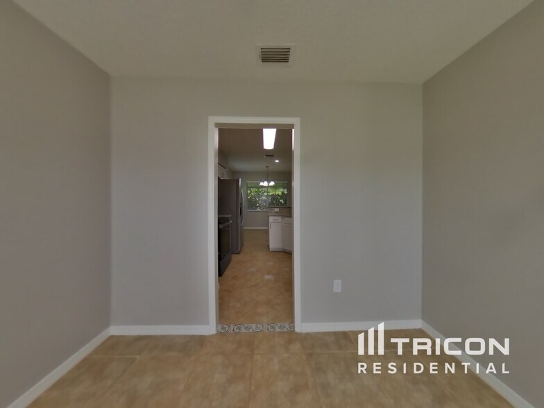 Building Photo - 1357 Heritage Acres Blvd