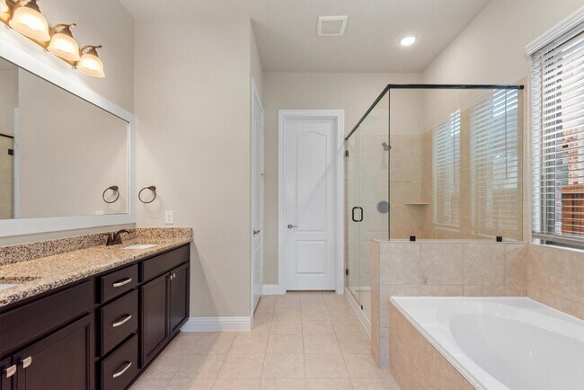 Building Photo - 4218 Davis Oak Dr