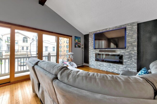 Building Photo - 13 68th St