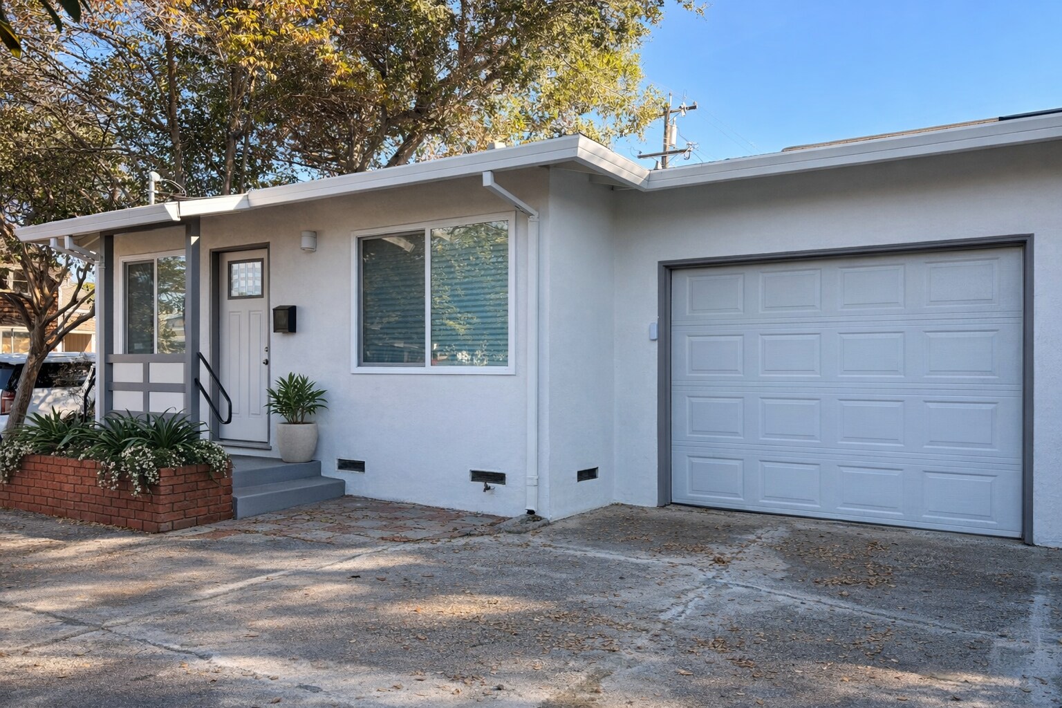 Building Photo - 340 College Ave