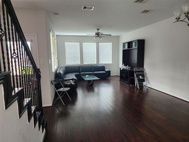 Building Photo - 3807 Waterford Bend