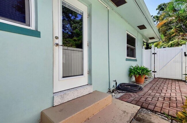 Building Photo - 811 26th Ave N