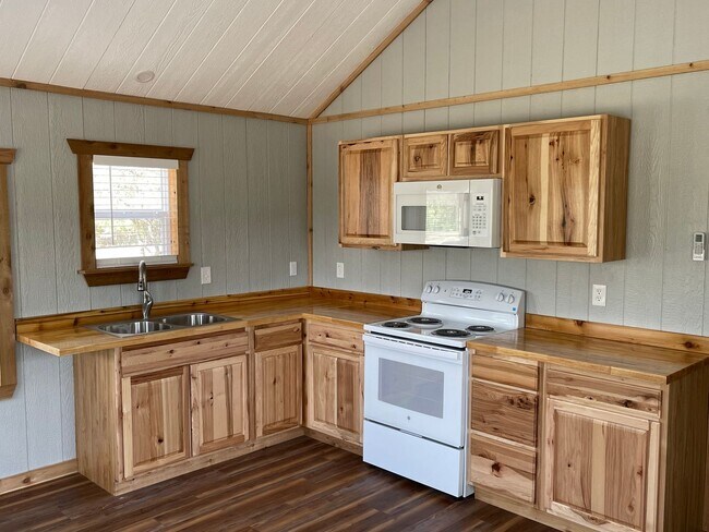 Building Photo - Hill Country Retreat on Acreage in Bandera