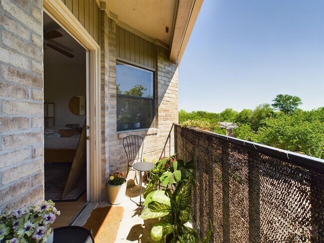 Building Photo - 2818 Nueces St