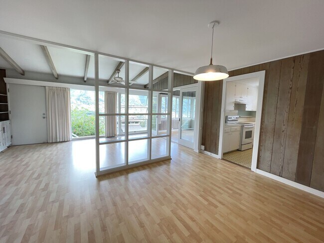 Building Photo - N116ach (REOM)