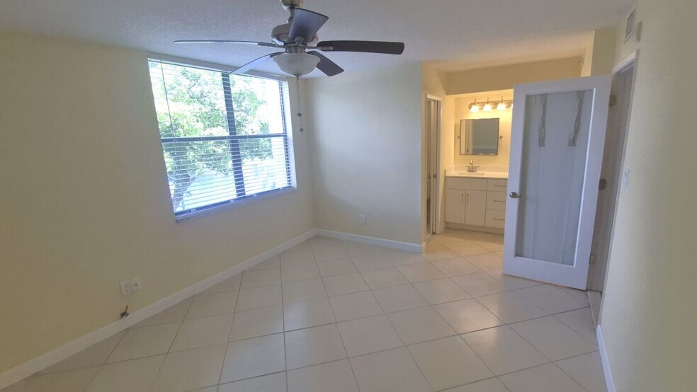 Building Photo - 820 Lavers Cir