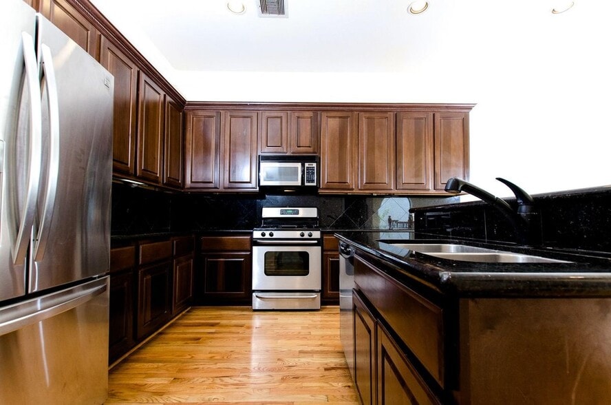 Building Photo - 308 Grove St