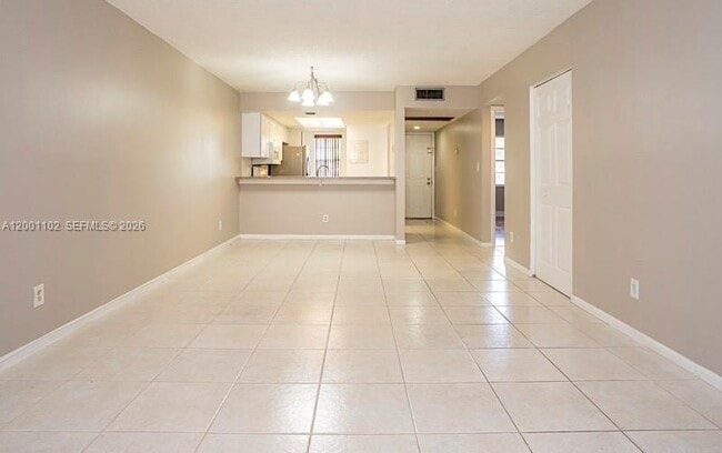 Building Photo - 905 Southridge Rd