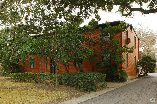 Primary Photo - 304 E Melrose Pl