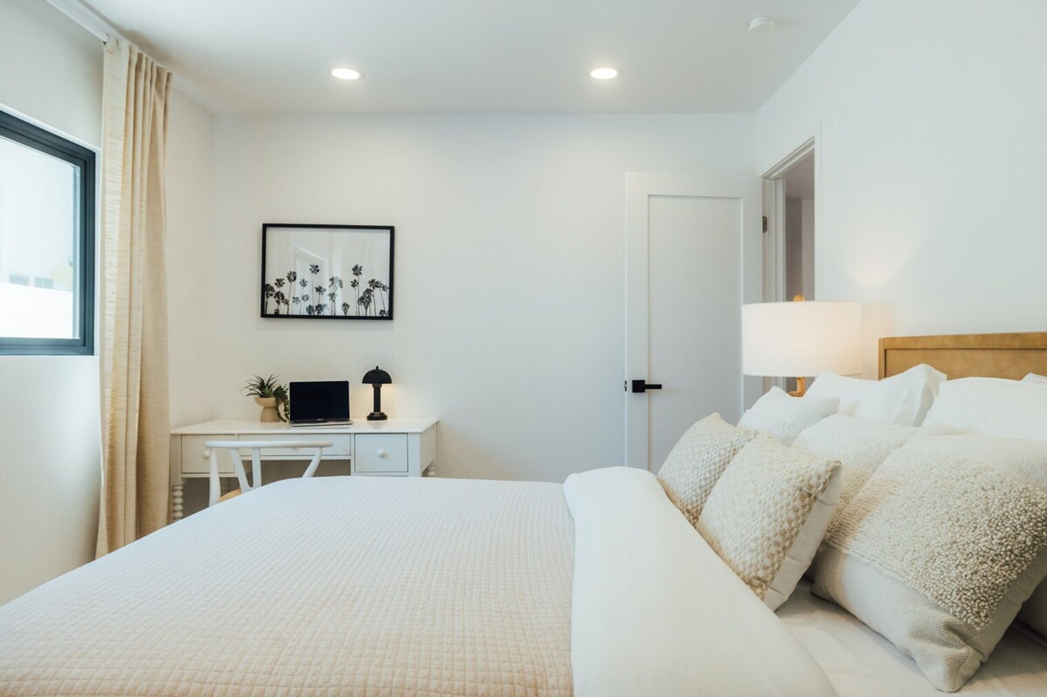 Building Photo - 4866 Hillside Dr