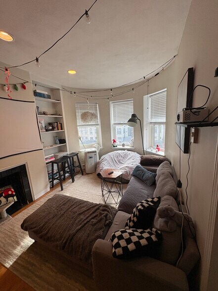 Building Photo - 35 Westland Ave