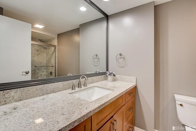 Building Photo - San Francisco Living at Its Finest 1BR/1BA w/ Parking & In-Unit Laundry