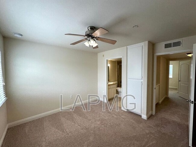 Building Photo - 12217 Moorpark St