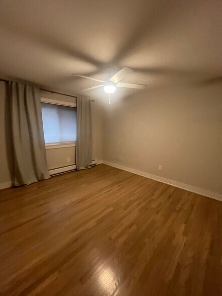 Building Photo - 1709 E 14 Mile Rd