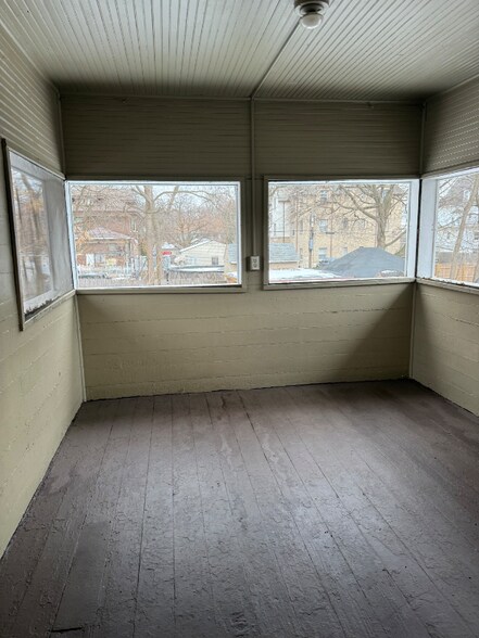 Building Photo - 917 N Winnebago St