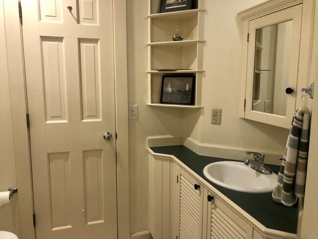 Building Photo - Saunderstown Village Rental