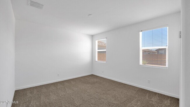 Building Photo - 40035 W Shaver Dr