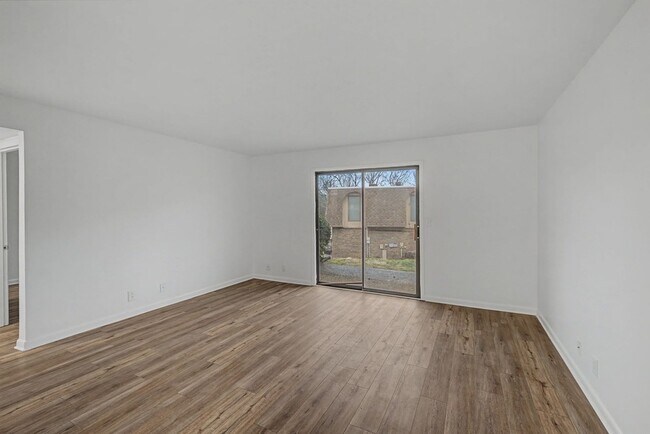 Building Photo - 420 Walton Ln