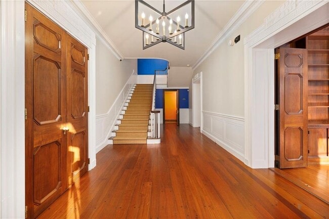 Building Photo - 72 Manning St