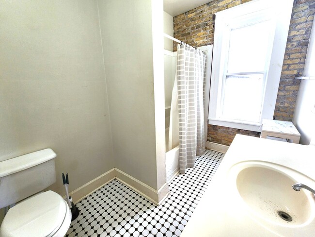 Building Photo - 2772 N Bremen St