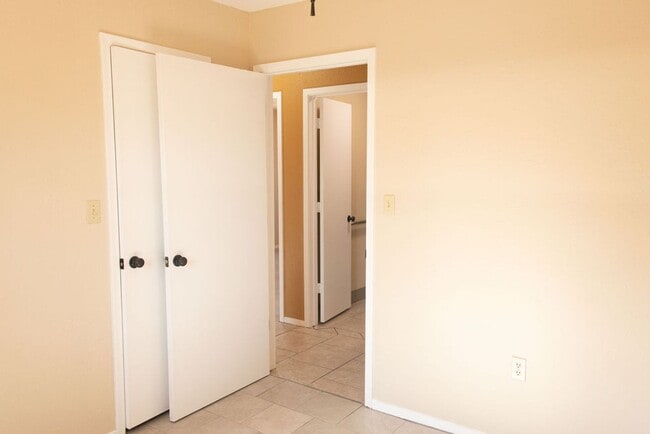 Building Photo - Newly Remodeled 3/2/1 on Wooded Lot